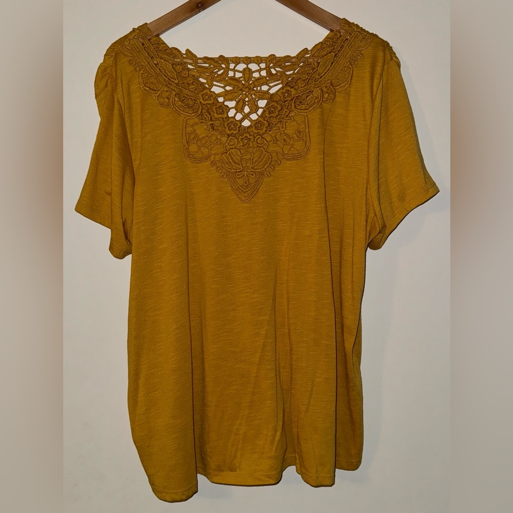 Signature Studio Yellow Top - Picture 4 of 5